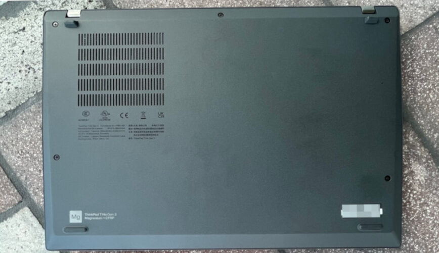 ThinkPad T14s Gen 3 AMD - bottom