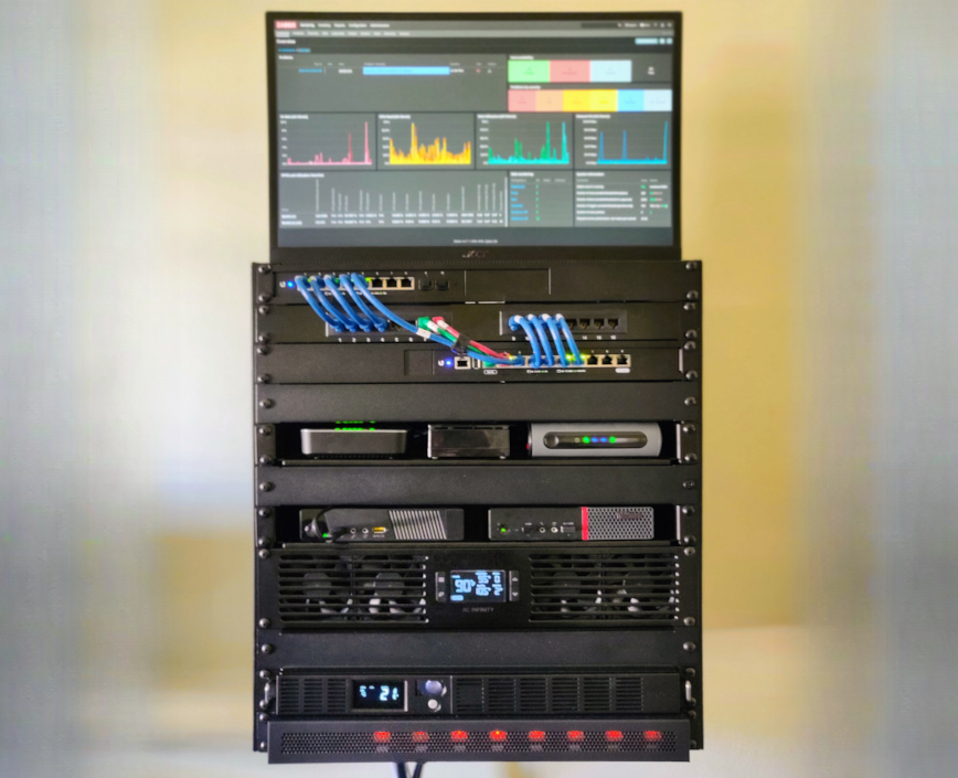 Homelab Linux server rack with monitoring.